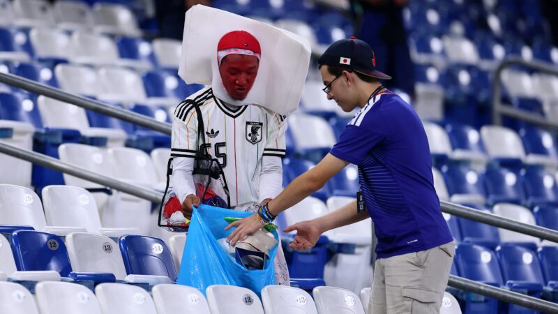 E se os homens japoneses também limpassem suas casas e não só os estádios?