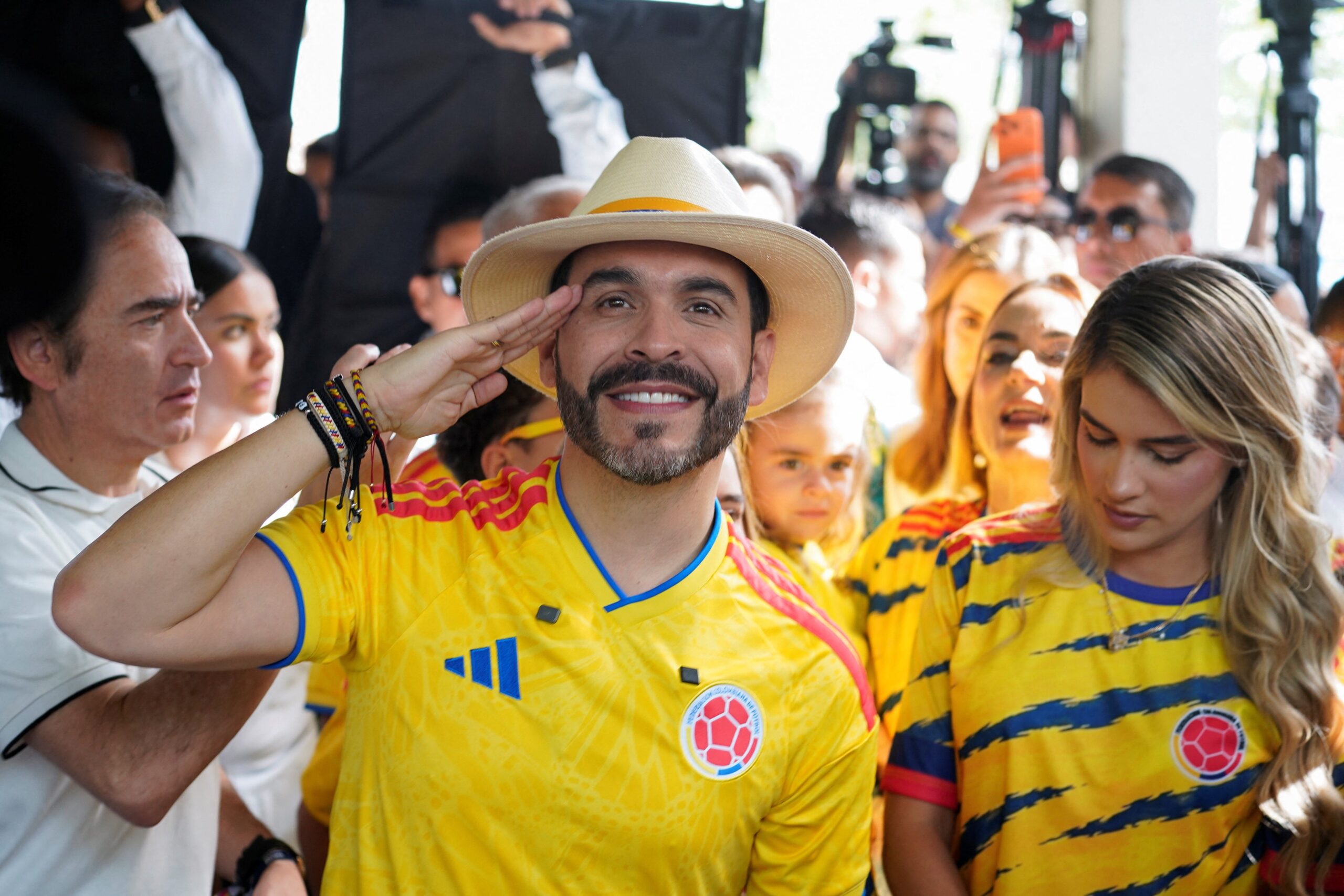 Vitória apertada dá a Espriella pouca margem para pôr em prática reformas radicais na Colômbia