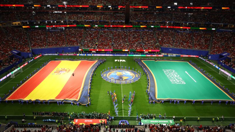 Por que as bandeiras de Arábia Saudita e Iraque não são colocadas no chão quando as seleções jogam na Copa do Mundo