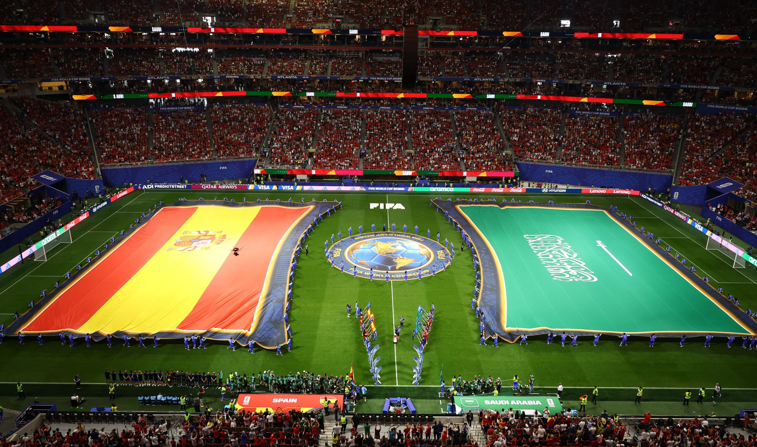Por que as bandeiras de Arábia Saudita e Iraque não são colocadas no chão quando as seleções jogam na Copa do Mundo