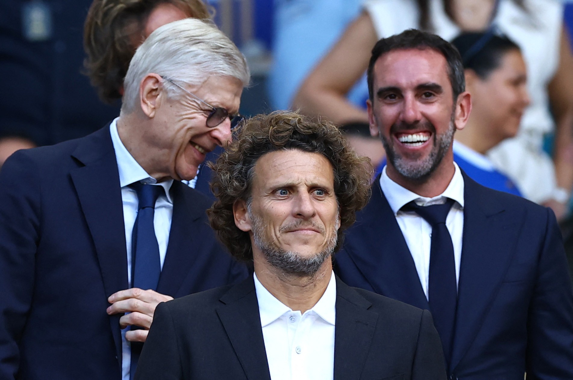 Uruguai estuda novo técnico após vexame na Copa, e Forlán se coloca à disposição: “Claro que vou”