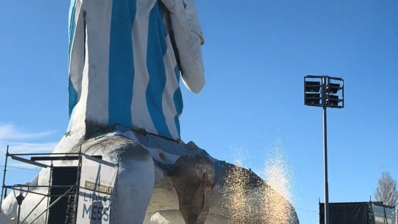 Cidade argentina inaugura estátua de Messi mais alta do mundo; veja