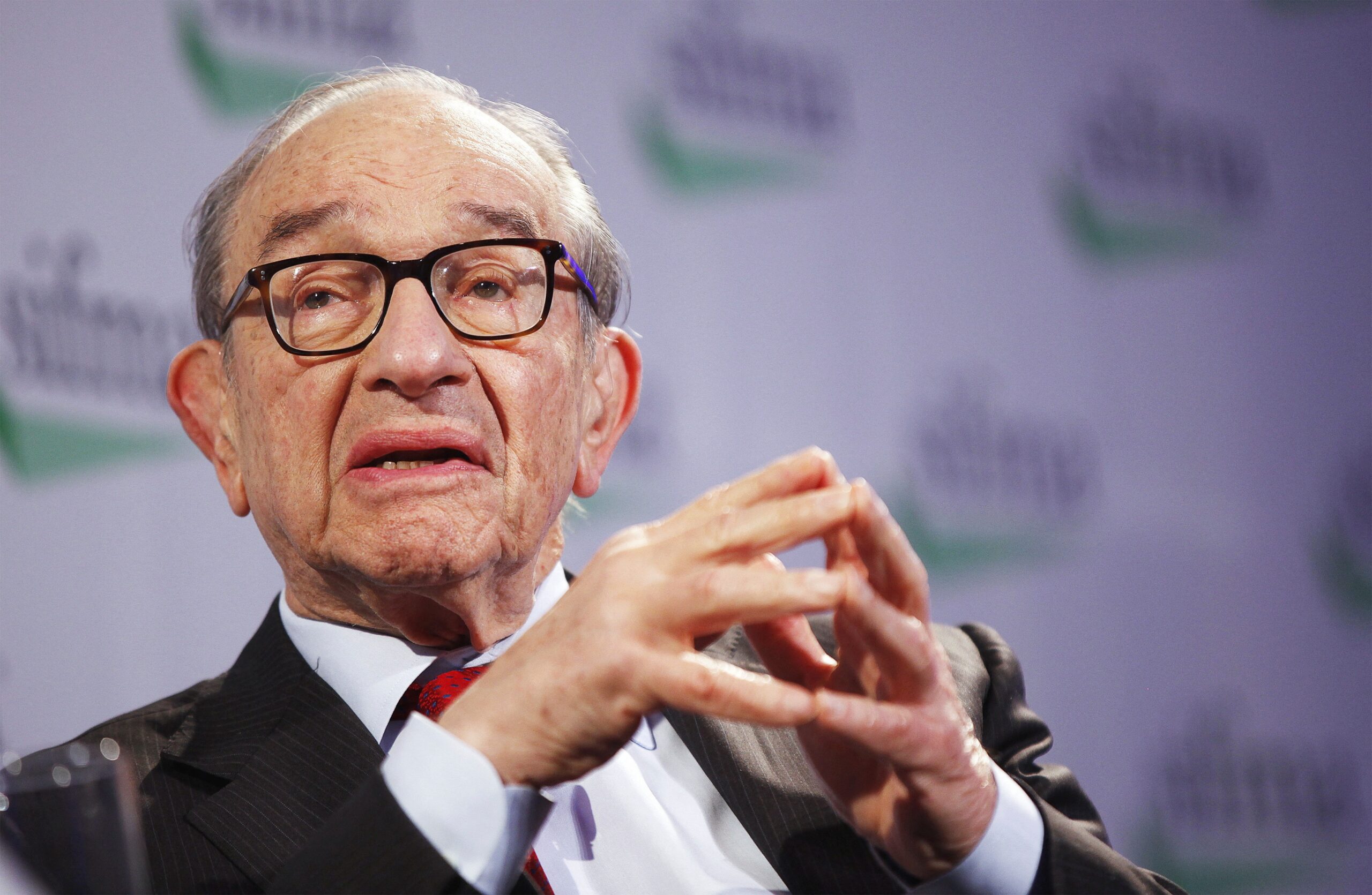 Alan Greenspan, ex-presidente do Federal Reserve, morre aos 100 anos
