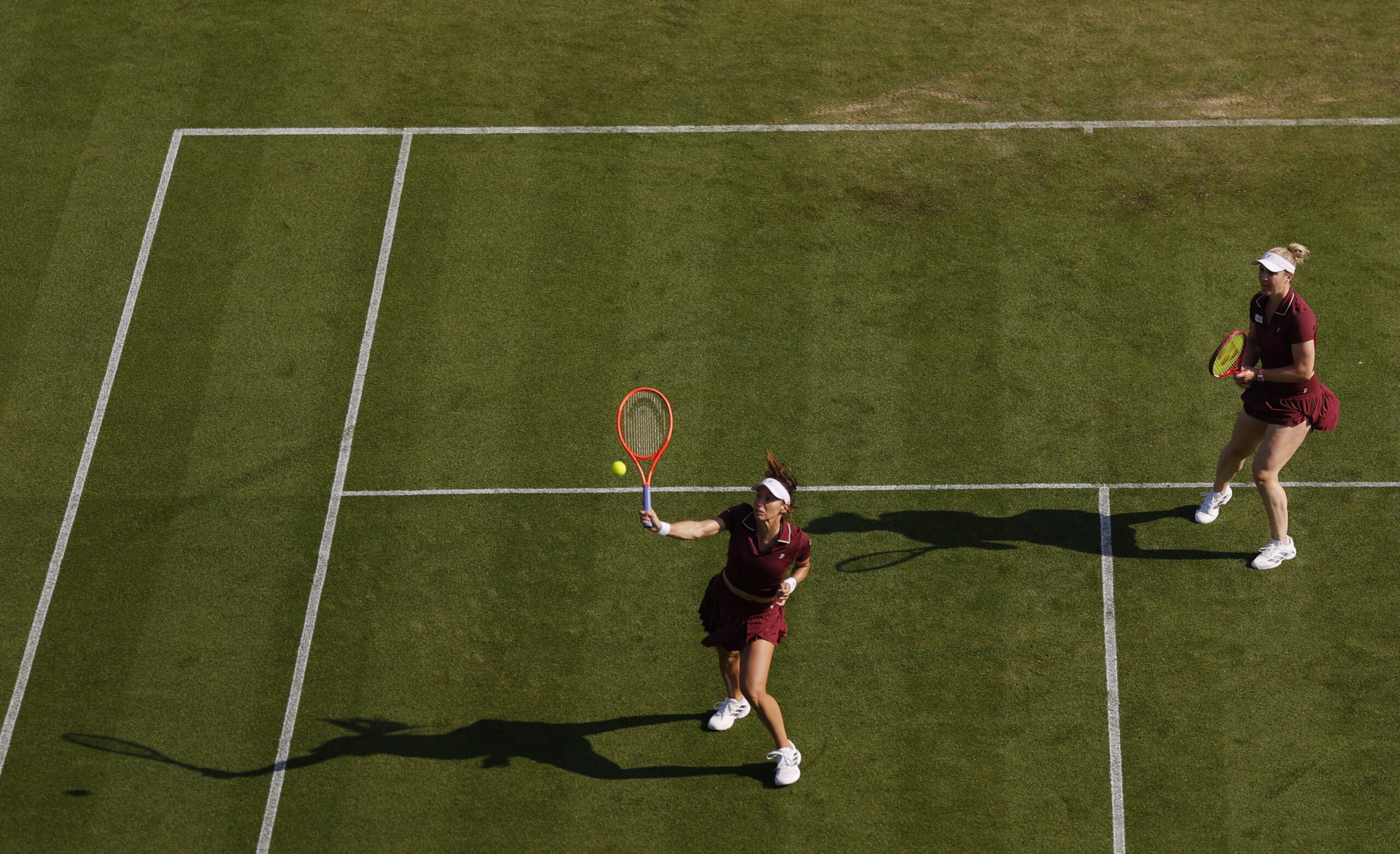 Luisa Stefani é campeã de duplas no WTA 250 de Eastbourne