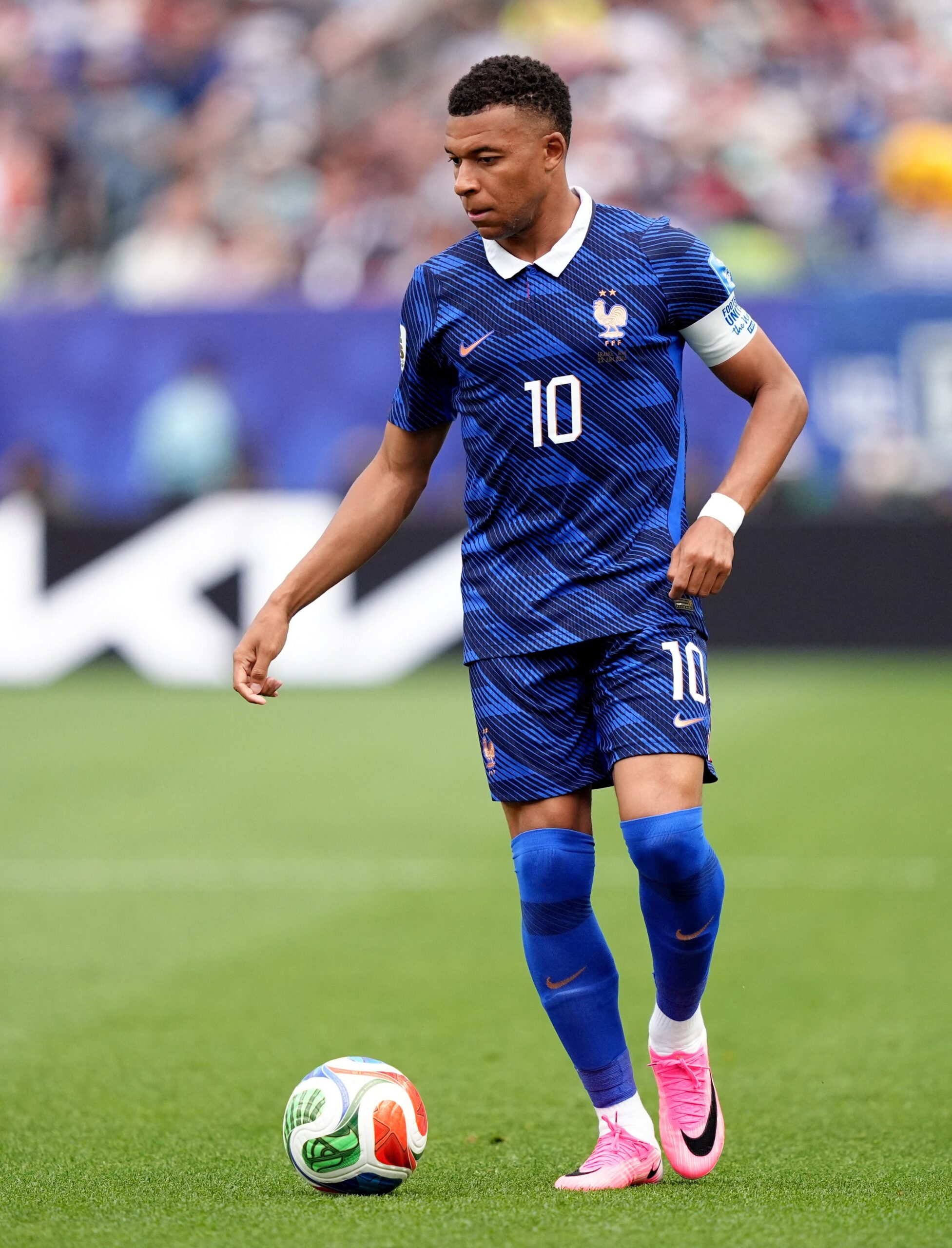 Atuação de Mbappé em França x Iraque enche a web de reações