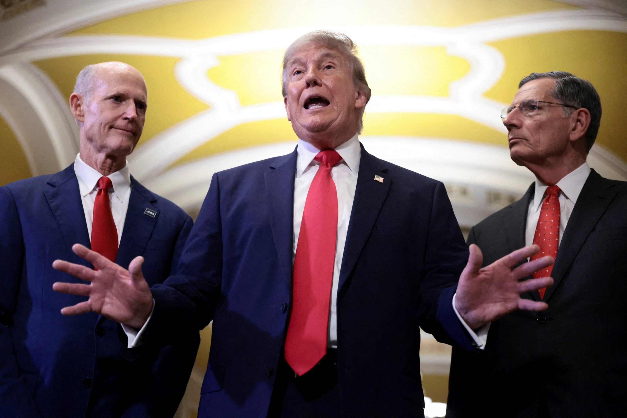 Trump pede quase R$ 350 bilhões ao Congresso para ‘necessidades urgentes’ relacionadas ao Irã
