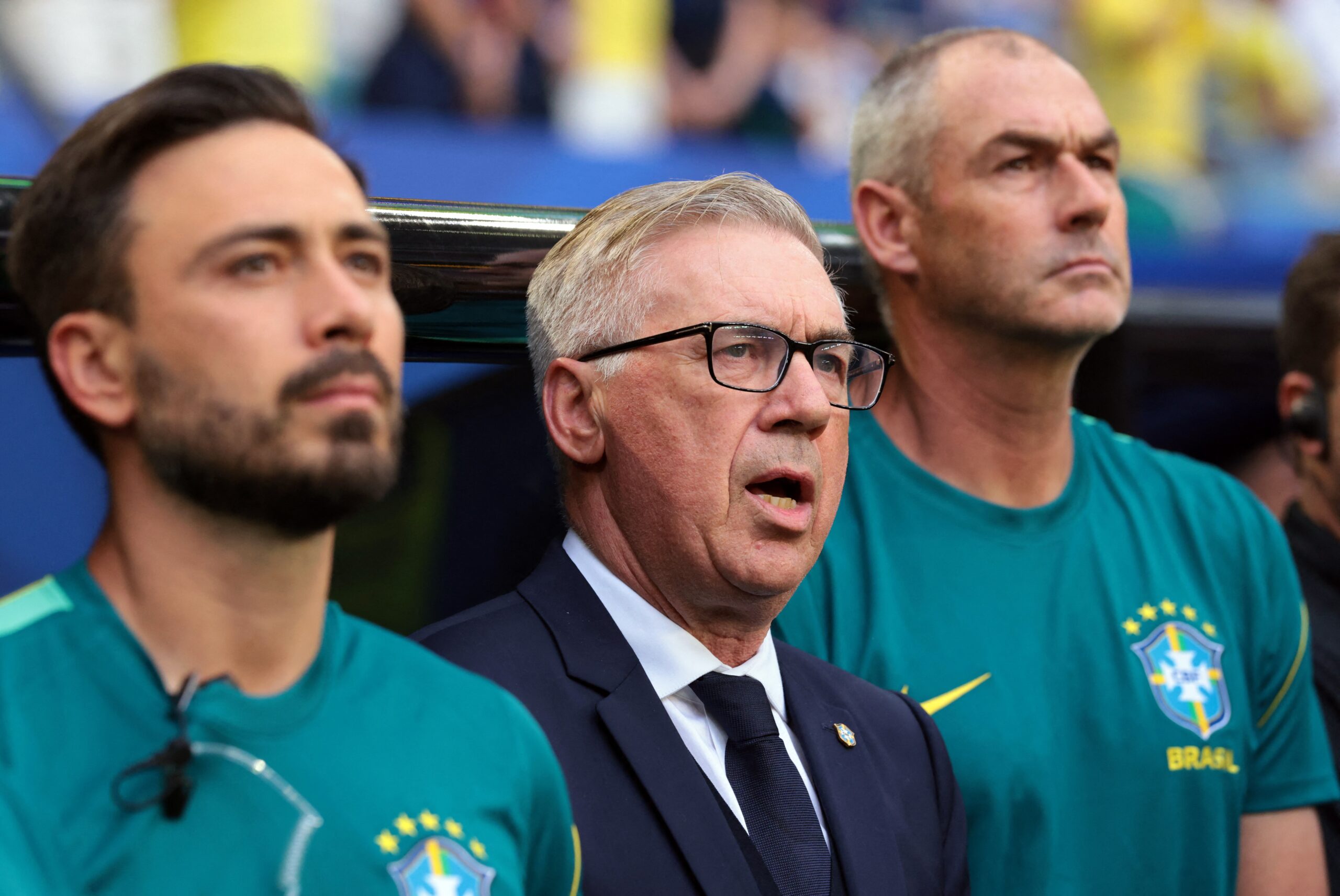 Torcida brasileira vibra com Ancelotti cantando hino; gringos invejam