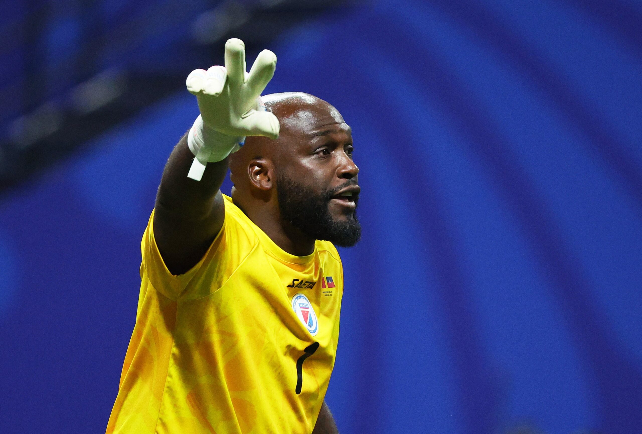 O adeus de uma lenda: goleiro do Haiti se aposenta na despedida da seleção da Copa do Mundo