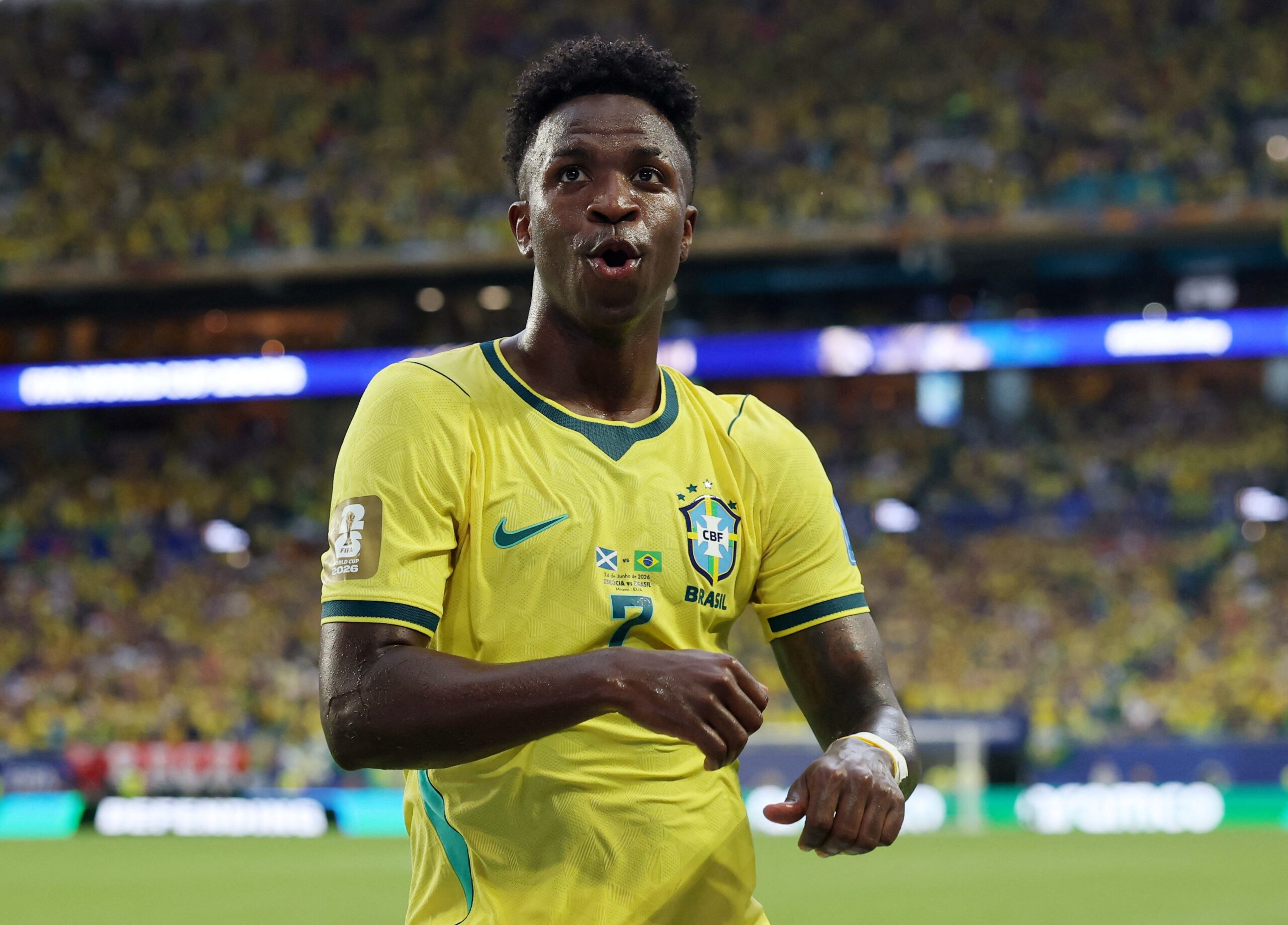 ‘Vini Jr. chegou’ para ser ‘herói dos brasileiros’: artilheiro do Brasil é destaque na imprensa internacional