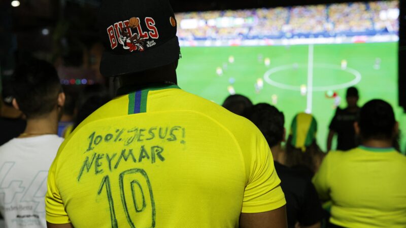 De olho na Copa, bares torcem por vitória da seleção para faturar: ‘Jogos rendem até 90% a mais’