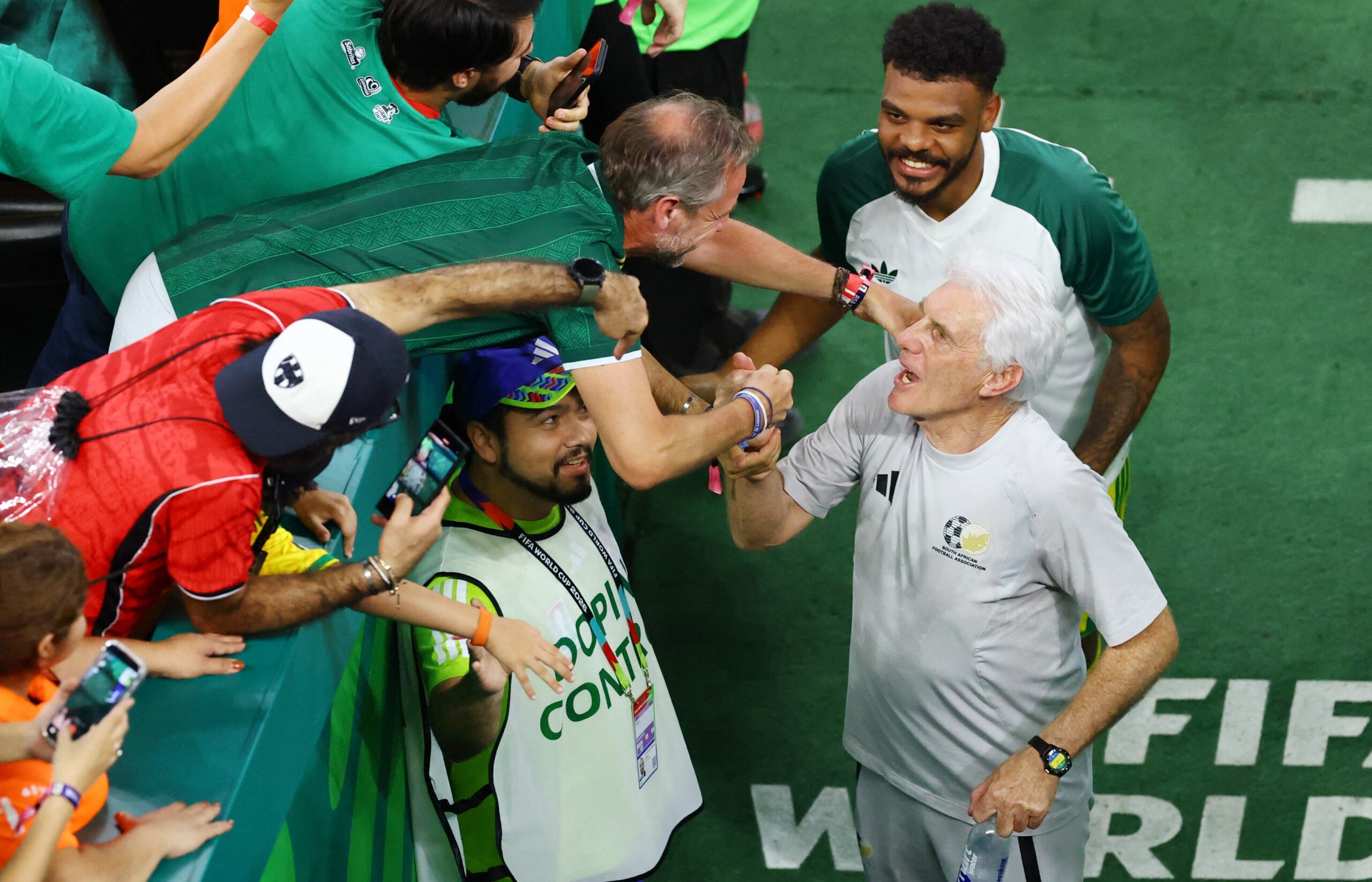 “Queremos mais nesta Copa do Mundo”, diz técnico da África do Sul após classificação histórica