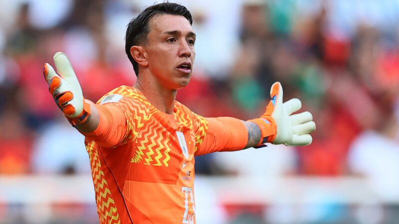 Vilão no Uruguai, Muslera acumula falhas em outras Copas do Mundo; veja lances