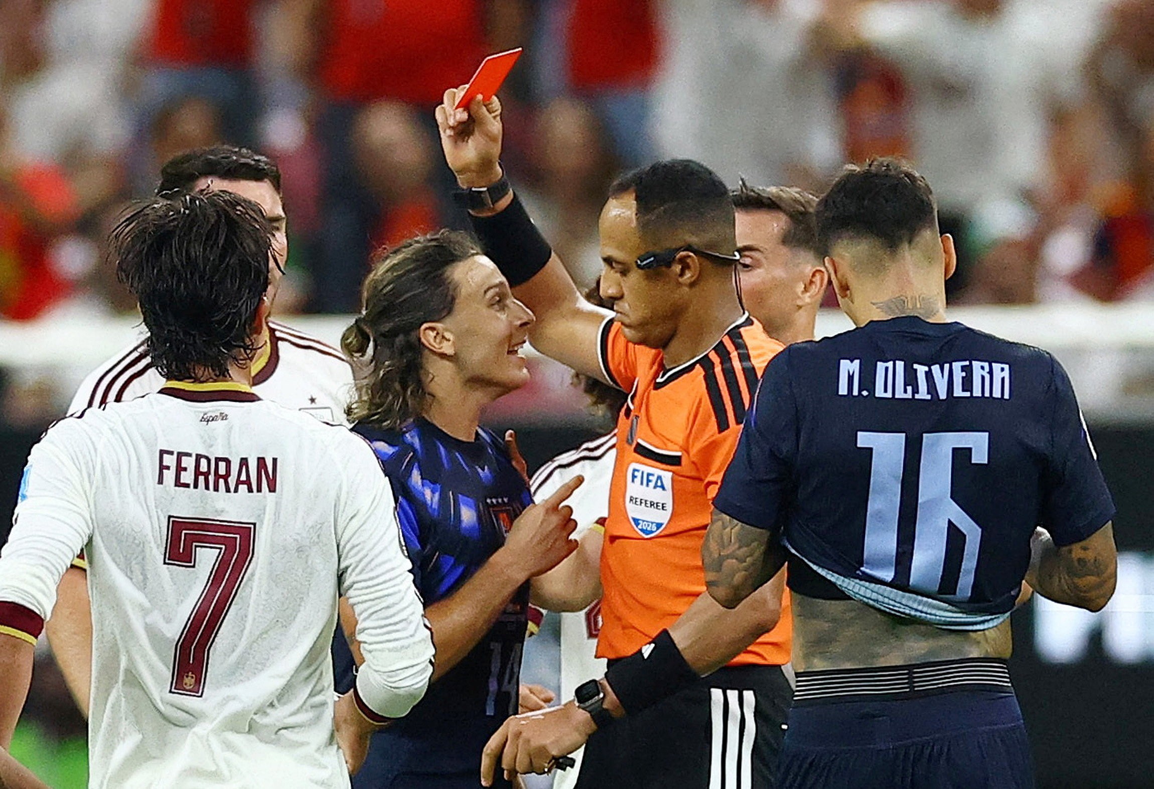 Muslera quebra silêncio no Uruguai e pede desculpas por falhas na Copa: “Nunca sofri tanto”