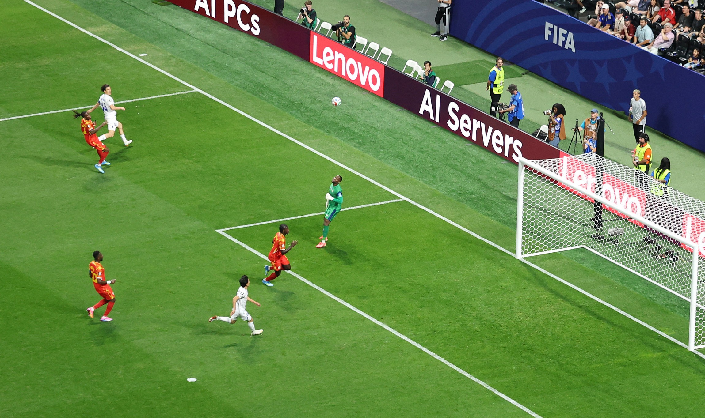“Mais bonito da Copa”: torcedores ficam impressionados com golaço do Uzbequistão; confira