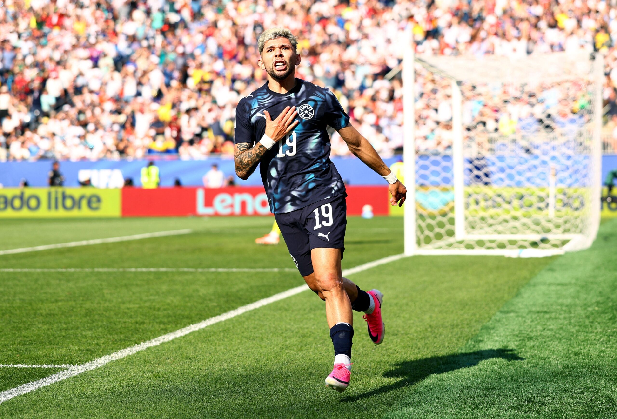Autor de gol histórico do Paraguai contra a Alemanha teve convocação para Copa sob risco