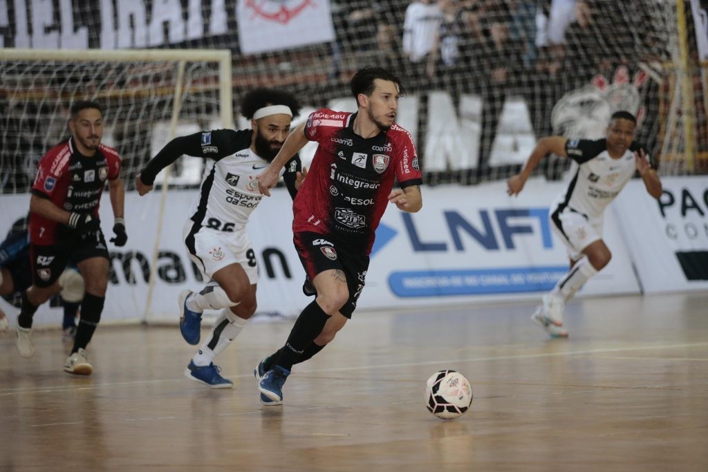 Campo Mourão vence o Corinthians de virada e se reabilita na LNF