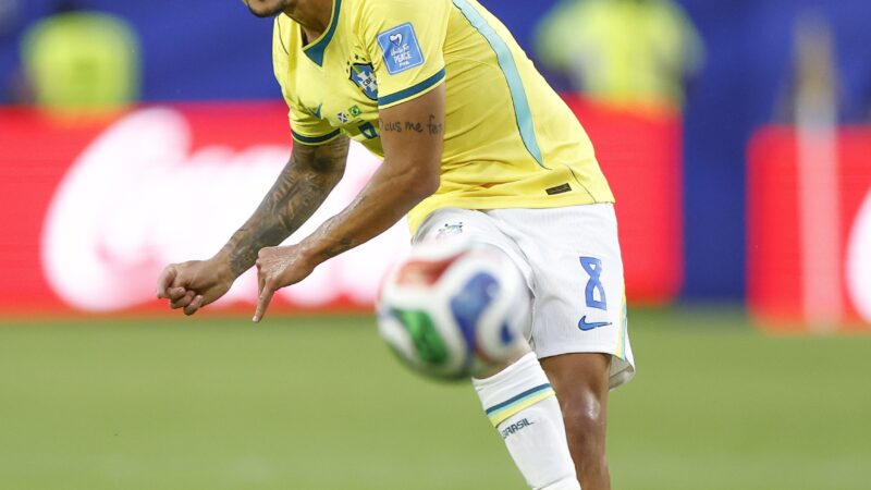 Em alta na Seleção, Bruno Guimarães recebe proposta do Arsenal, mas Newcastle faz jogo duro