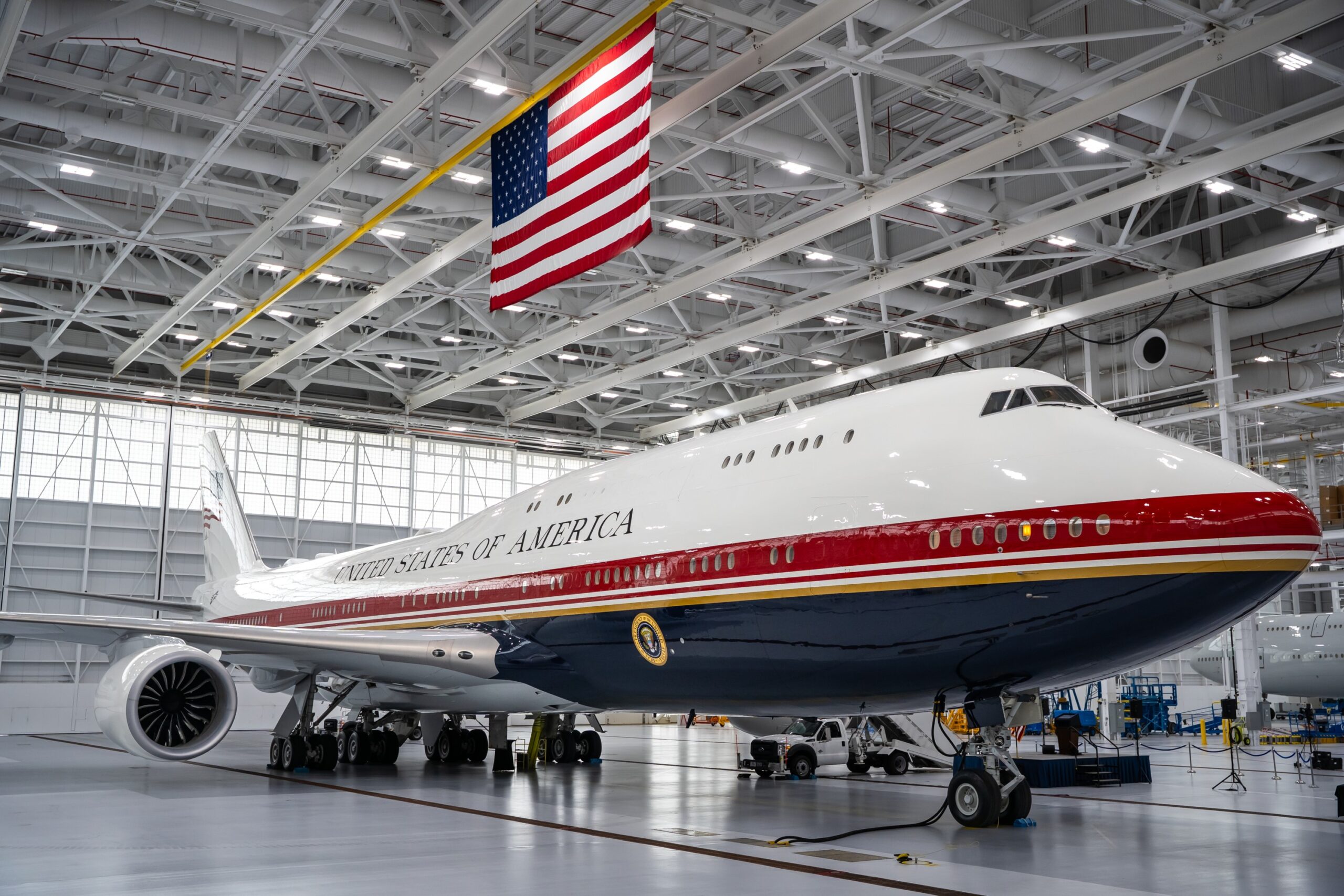 EUA apresentam novo Air Force One, presente do Catar a Trump