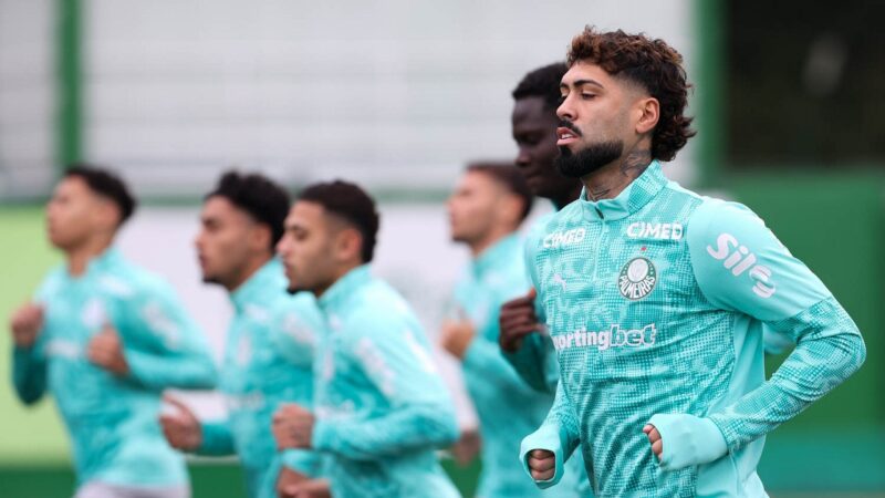 Sem Abel, Palmeiras treina em dois períodos; Vitor Roque cumpre cronograma no gramado