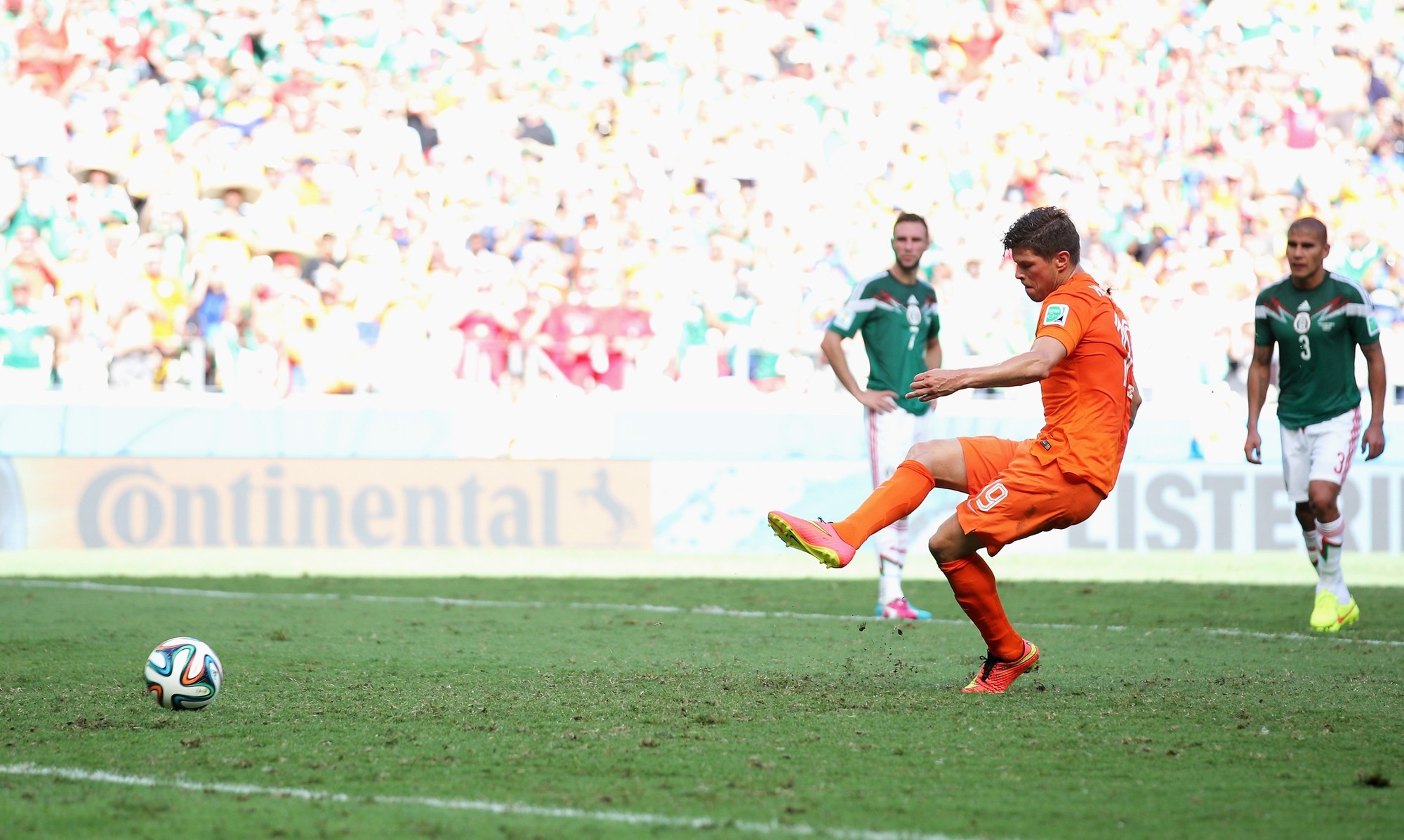 Vingança por 2014: entenda por que a eliminação da Holanda é festejada por mexicanos