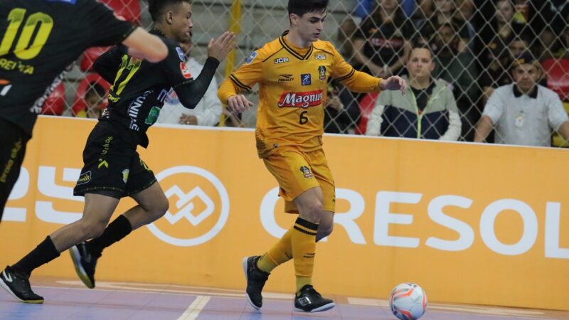 Sorocaba recebe o Praia Clube em duelo direto dentro do G-4 da Liga Futsal