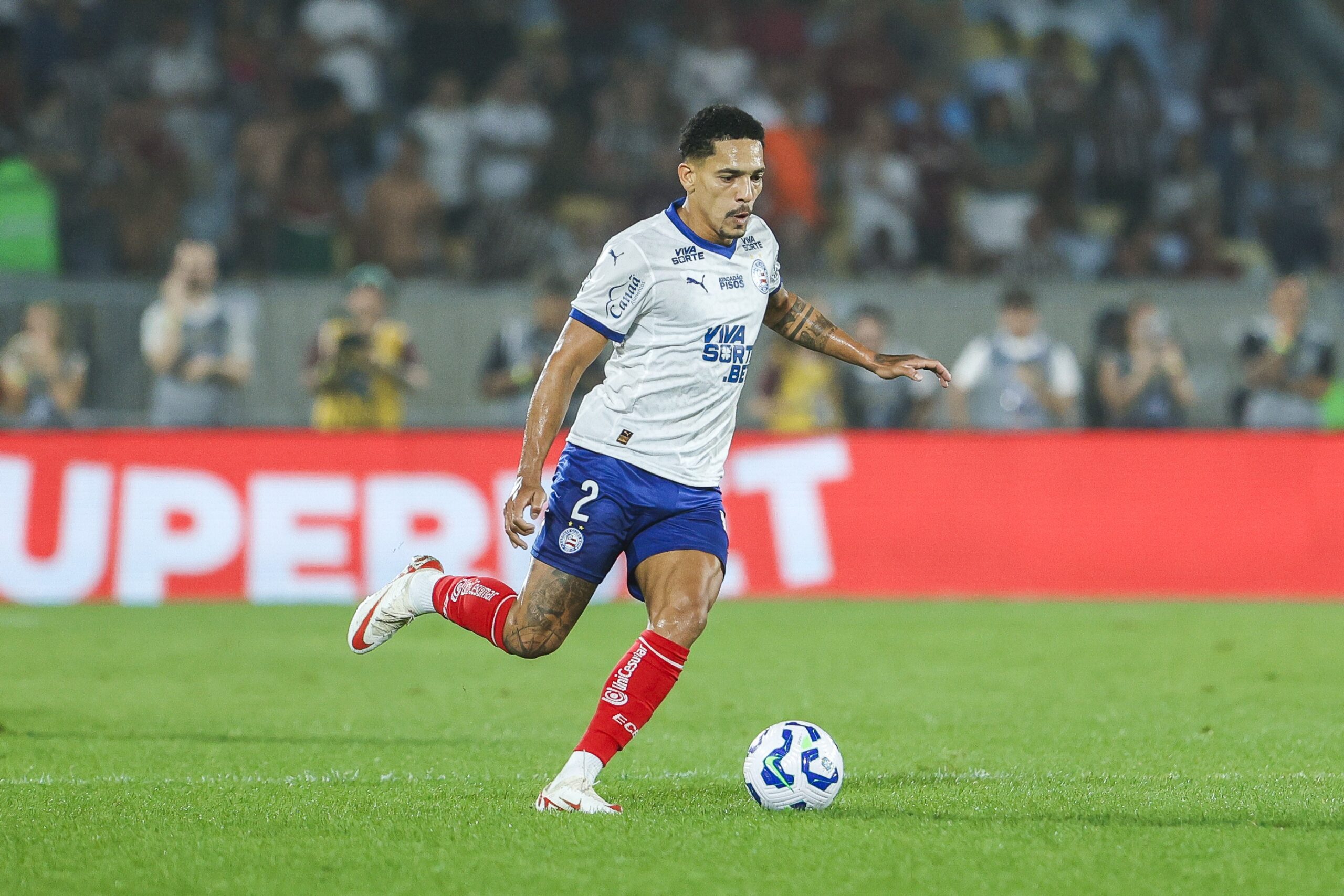 Bahia oficializa saída do lateral-direito Gilberto, a caminho do Athletico-PR