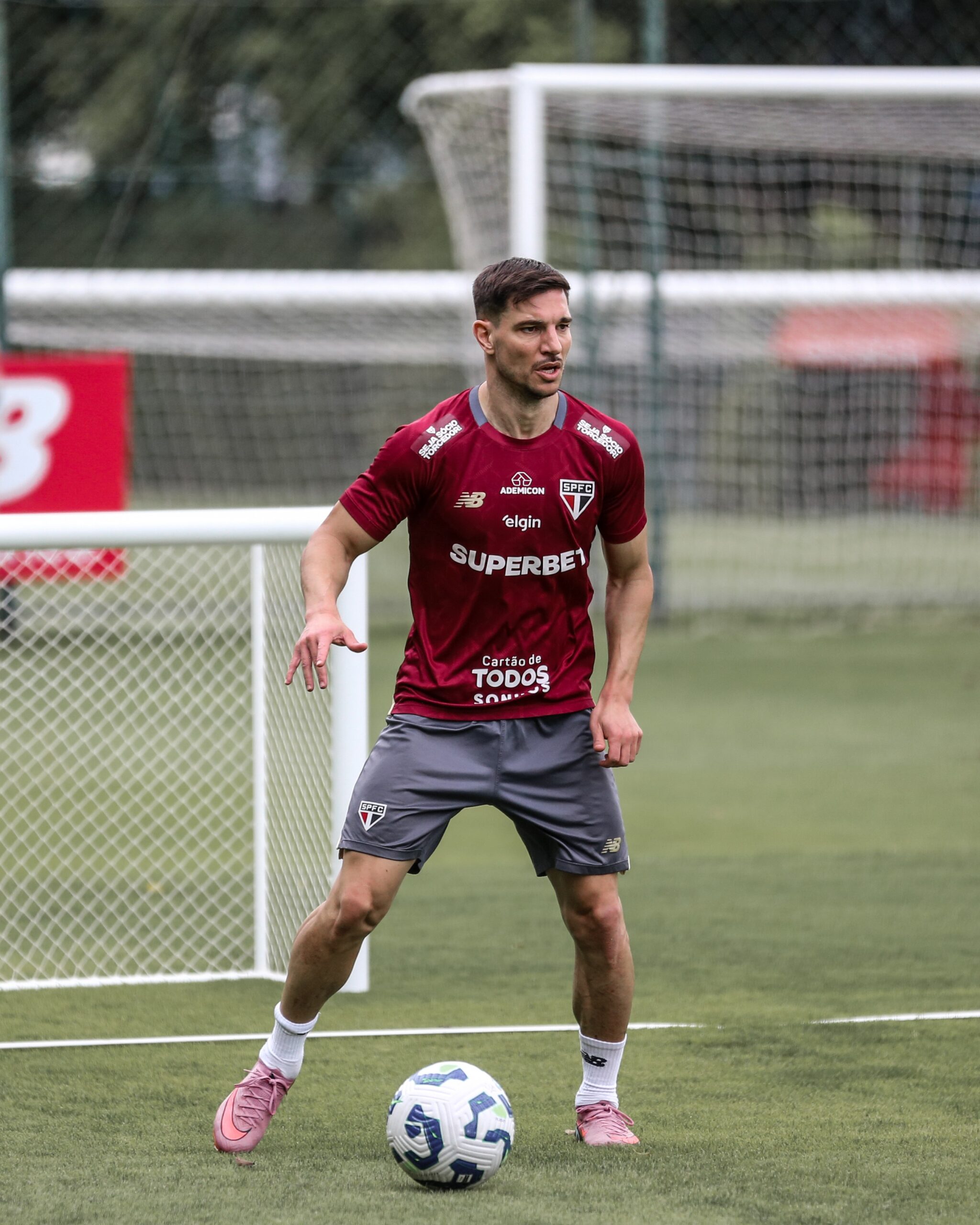 Cédric admite pressão no São Paulo, mas diz: “Quem não quer emoção não pode jogar no Brasil”
