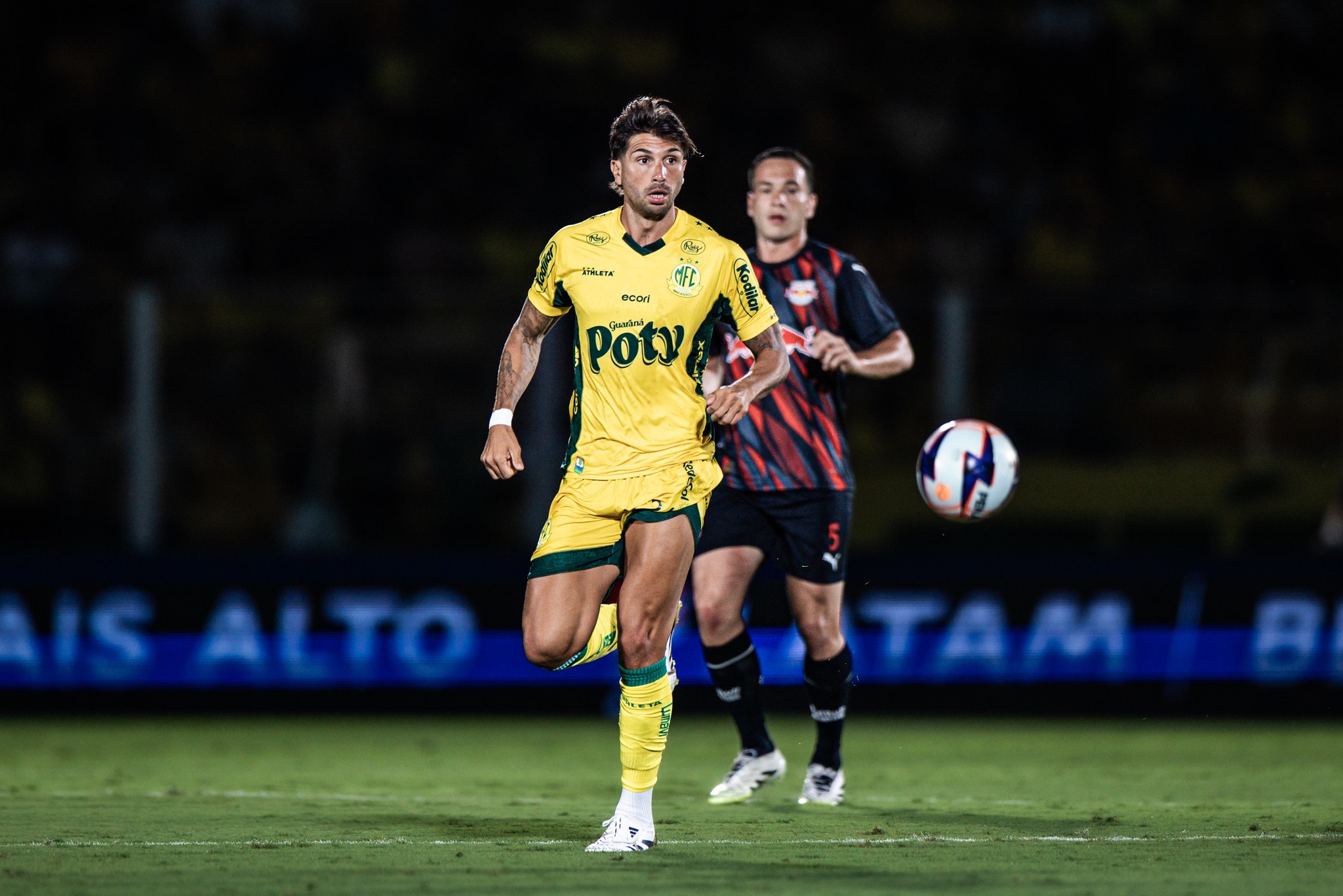 Ceará sonda meia Lucas Mugni, que está no Mirassol