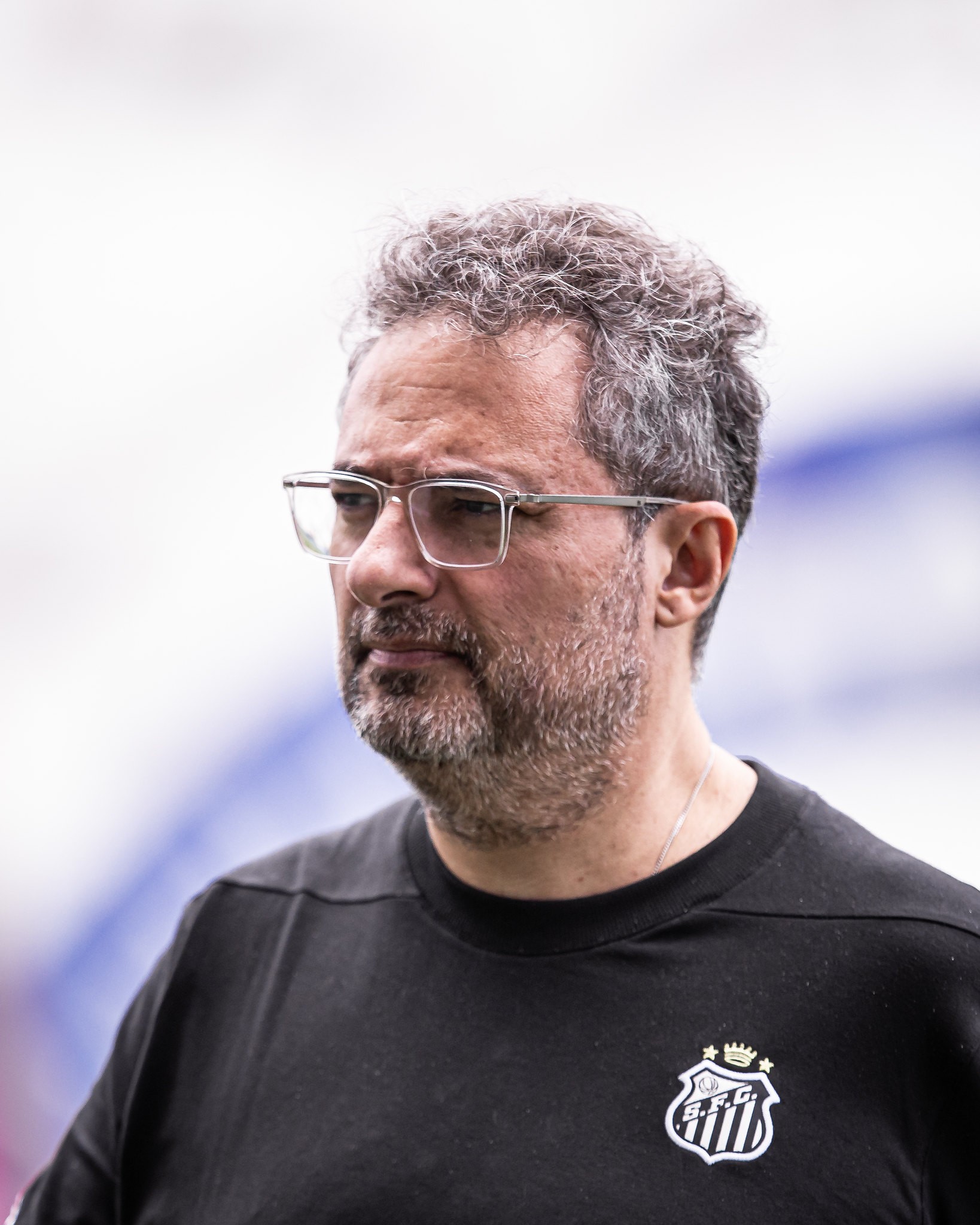 Três técnicos e 17 contratações: veja balanço do primeiro ano de Alexandre Mattos no Santos