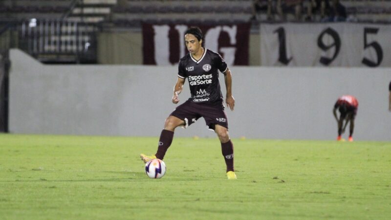 Ricardinho completa 100 jogos pela Ferroviária e ganha homenagem: “exemplo que inspira”