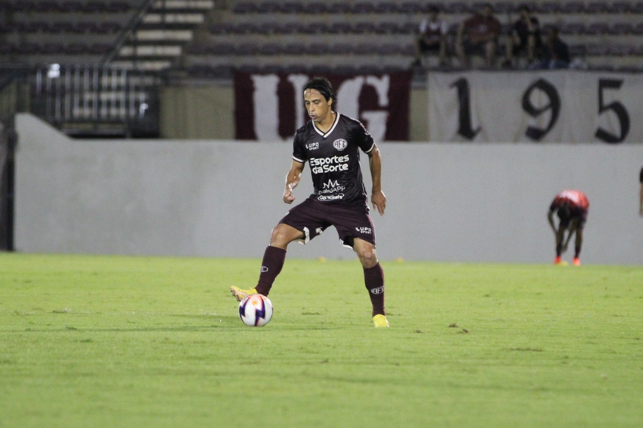 Ricardinho completa 100 jogos pela Ferroviária e ganha homenagem: “exemplo que inspira”