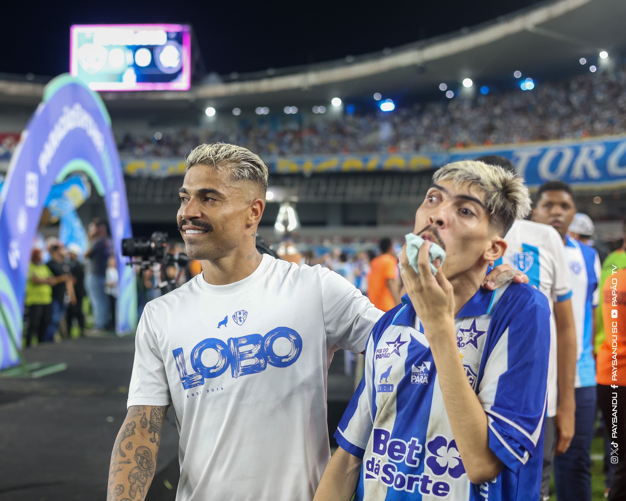 Influenciador símbolo do Paysandu, Pampam é atingido por carro em pintura de rua para Copa em Belém