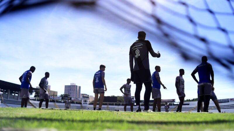 Jogadores da Ponte voltam a treinar depois de protesto por salários atrasados