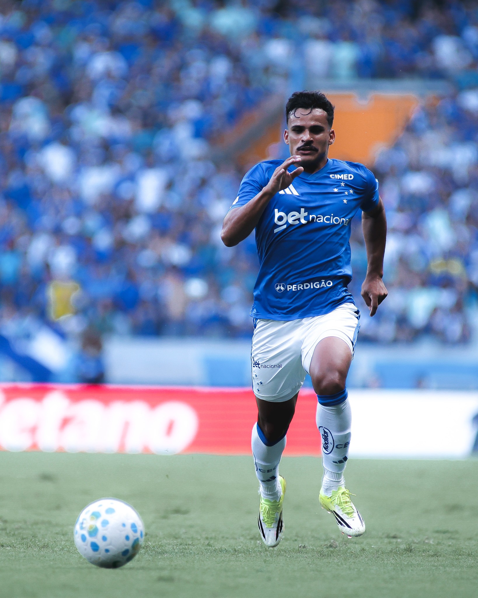 Como chega a acordo com Cruzeiro e aguarda resposta de Kaiki para fechar negócio