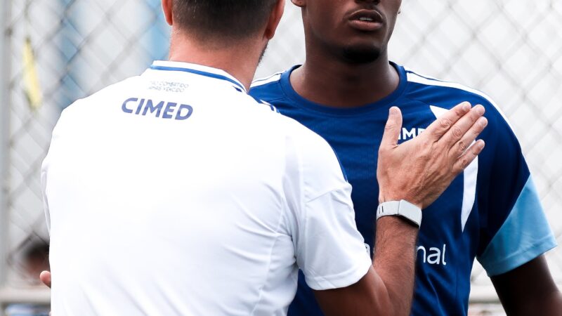 Cruzeiro acerta empréstimo de zagueiro a clube inglês