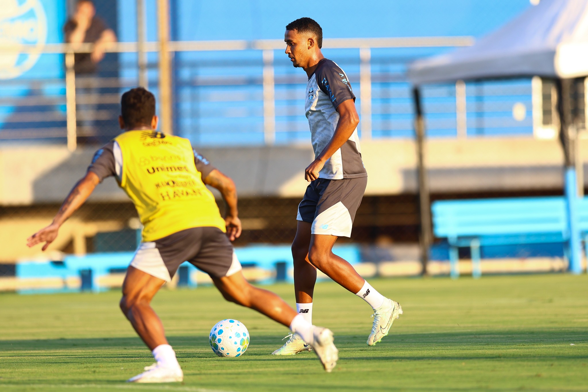 Grêmio negocia saída de atacante André Henrique; saiba detalhes