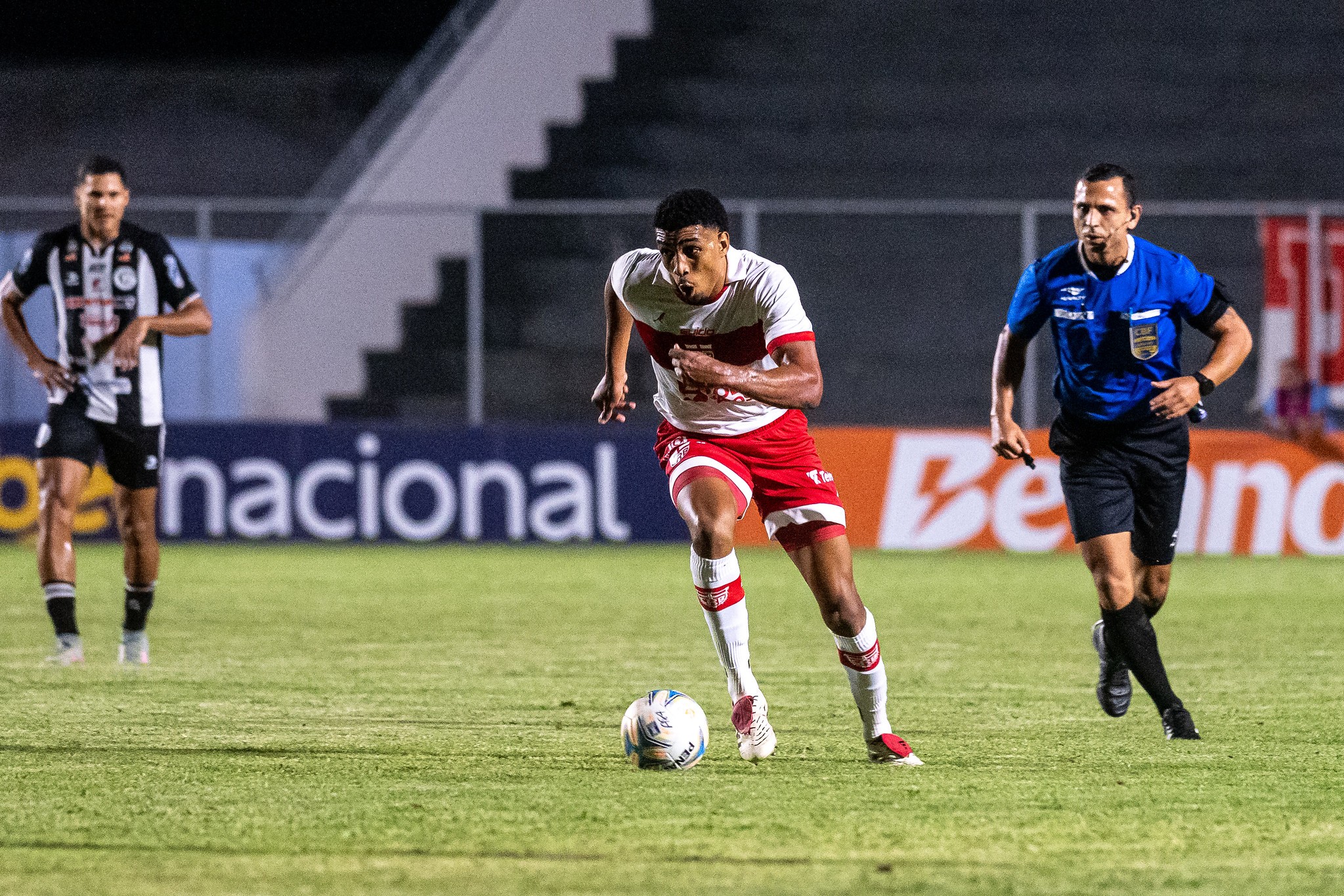 Grêmio acerta contratação de zagueiro Wallace, do CRB