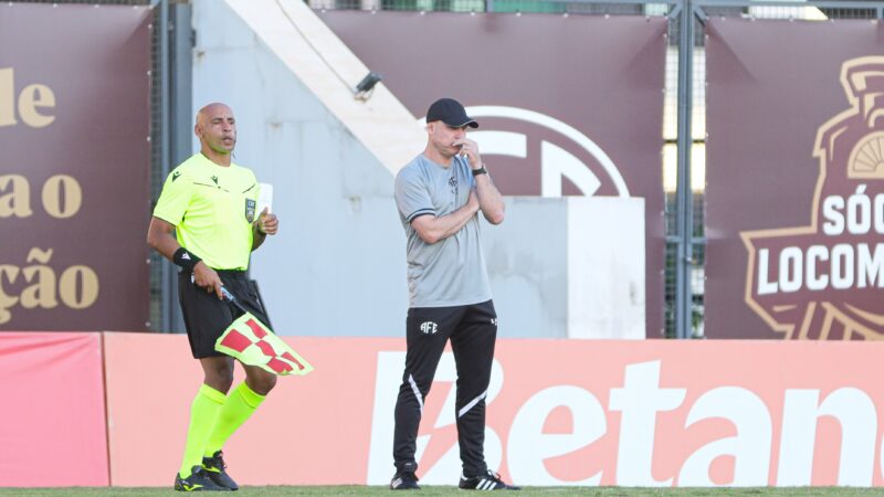 Rogério Corrêa lamenta suspensões, mas confia em reposições na Ferroviária