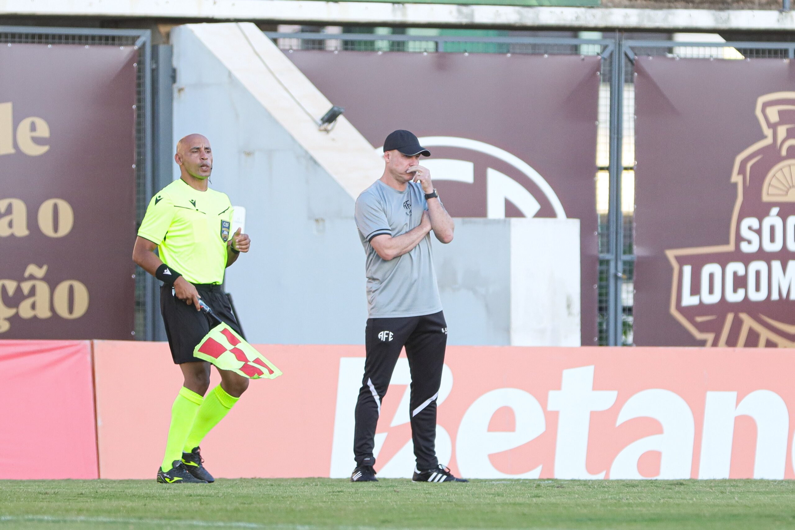 Rogério Corrêa lamenta suspensões, mas confia em reposições na Ferroviária