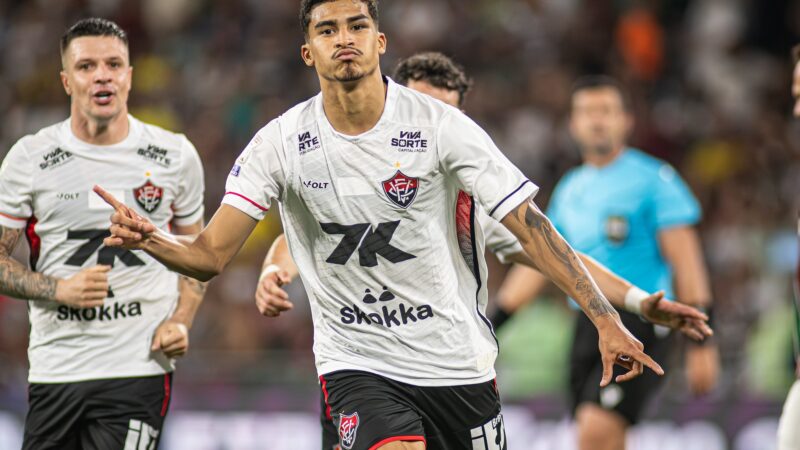 Mês dos atacantes no Cartola 2026: Renê, do Vitória, é o maior pontuador; veja seleção