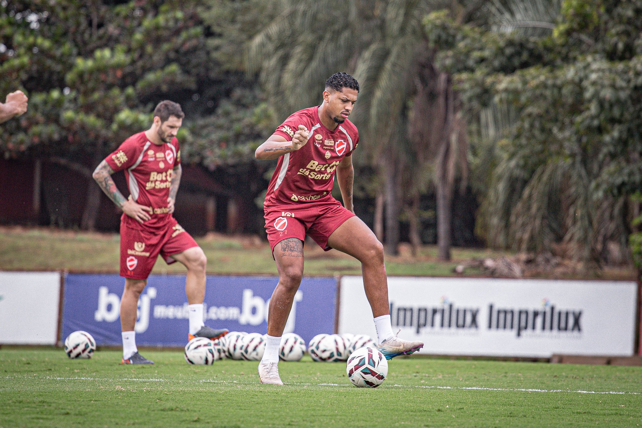Vila Nova encaminha venda de Pedro Romano e rescisão com Ruan Ribeiro