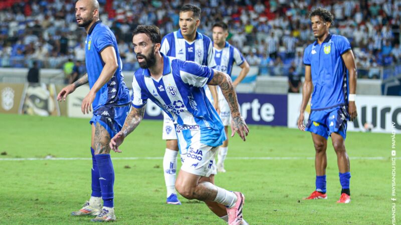 Vargas volta a lesionar joelho que o deixou afastado por 300 dias e está fora da temporada