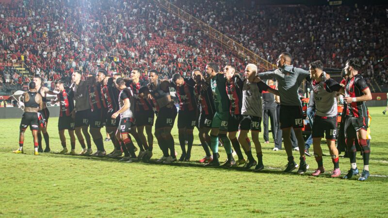 Contra o Fortaleza, Vitória pode  levantar a 17ª taça no Barradão e encerrar maior jejum em casa