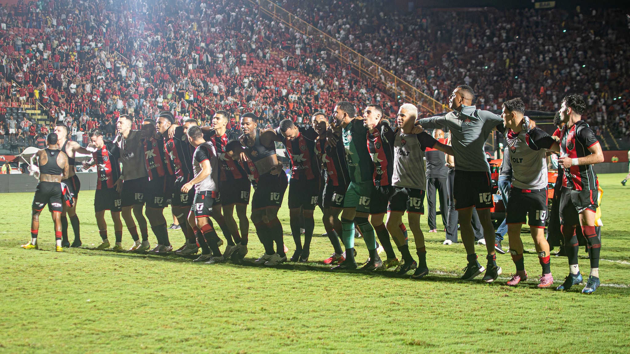 Contra o Fortaleza, Vitória pode  levantar a 17ª taça no Barradão e encerrar maior jejum em casa