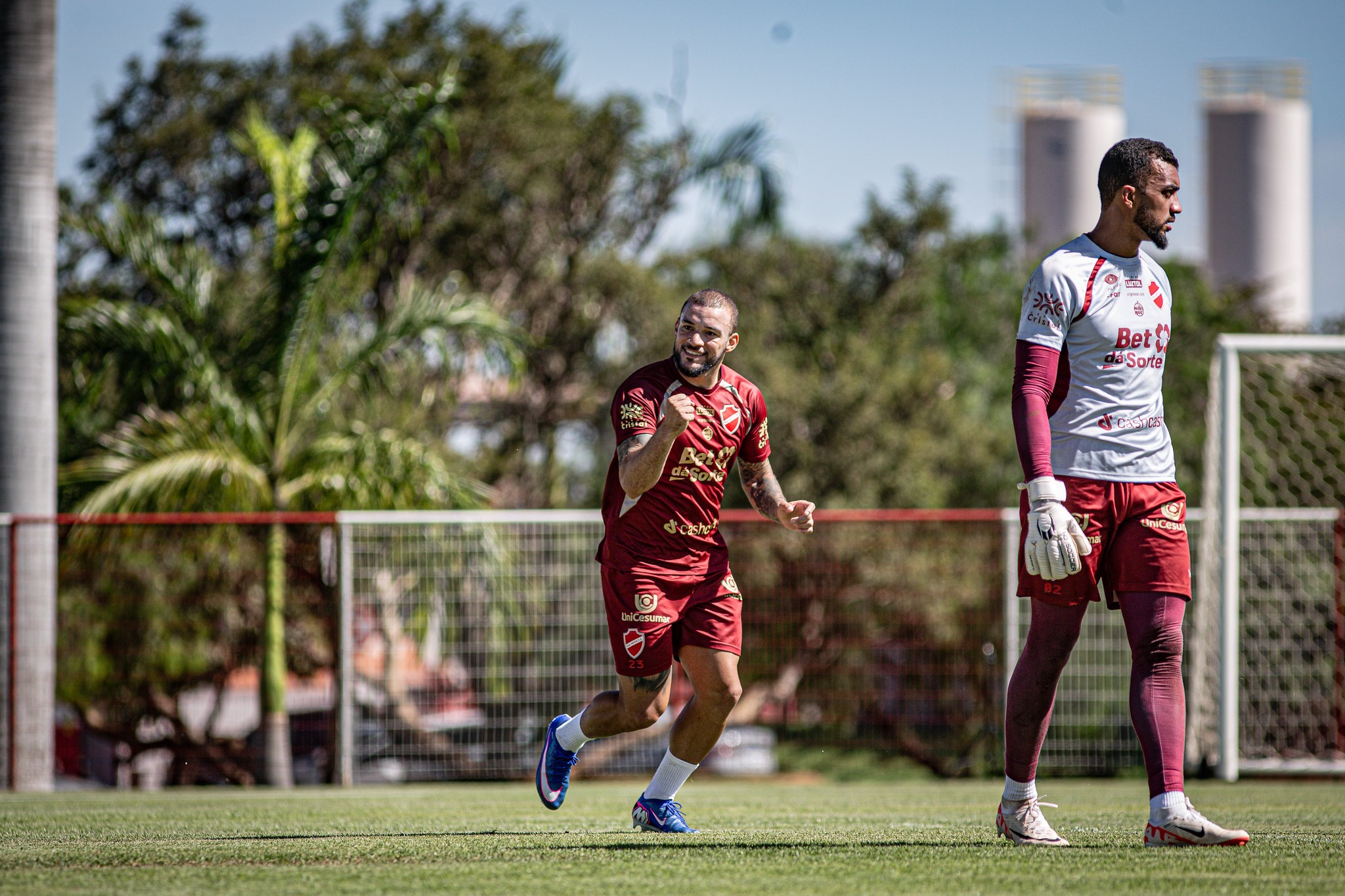André Luís aproveita chance como centroavante e vive melhor fase no Vila Nova
