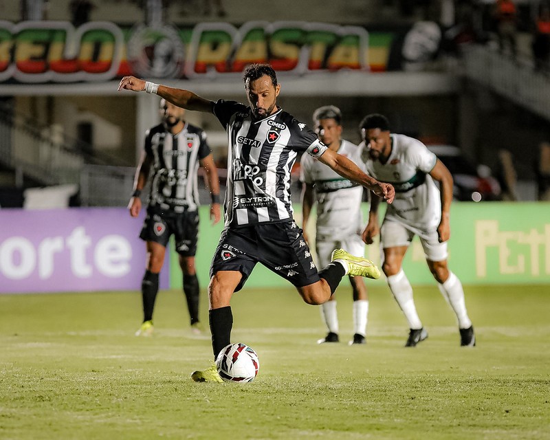 Nenê faz dois gols, assume artilharia da Série C e ajuda Botafogo-PB a encerrar jejum