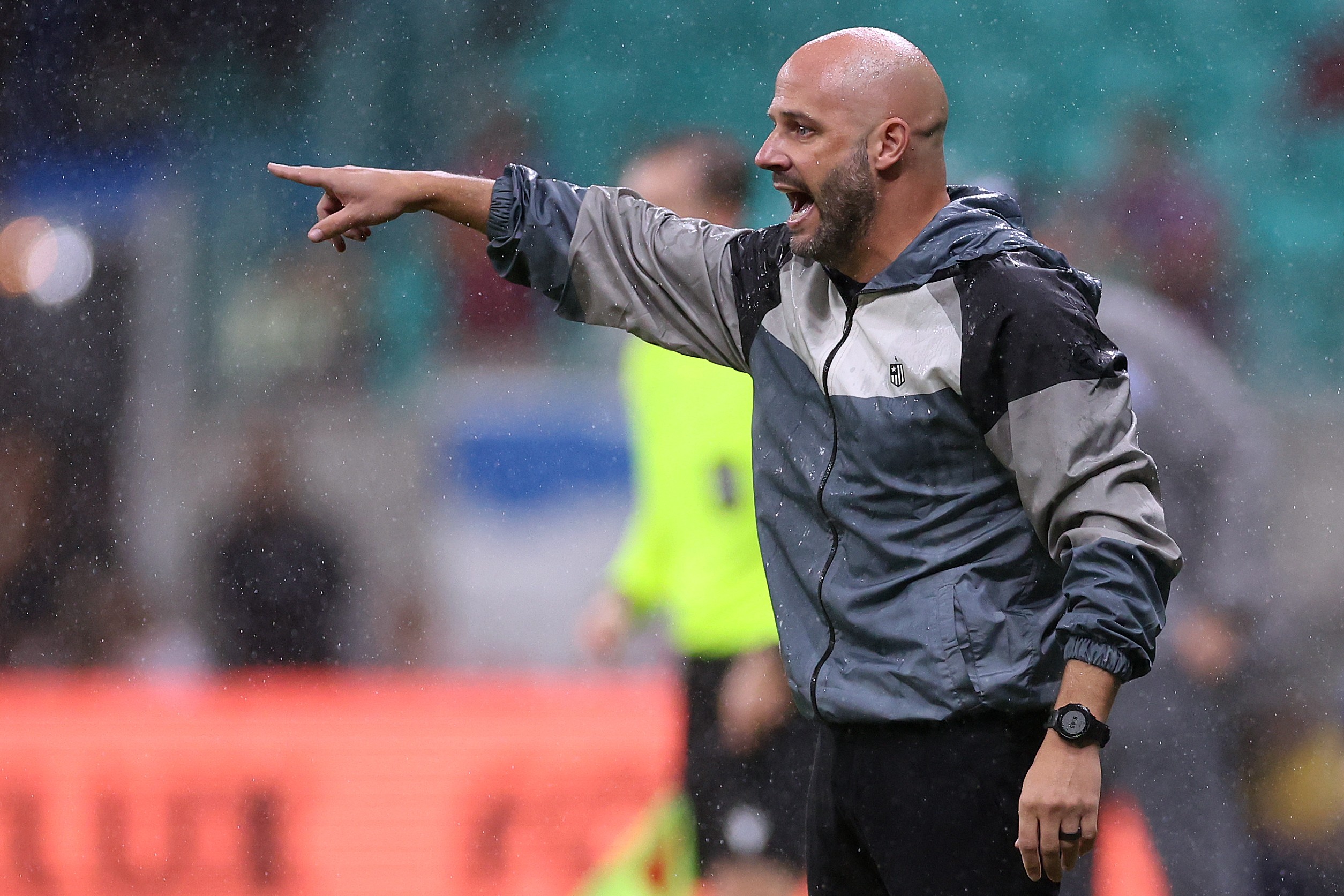 Vasco negocia a contratação de Franclim Carvalho, técnico do Botafogo
