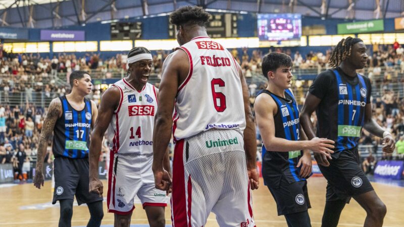 Franca valoriza força do elenco após abrir vantagem na final do NBB: “Isso é um time”
