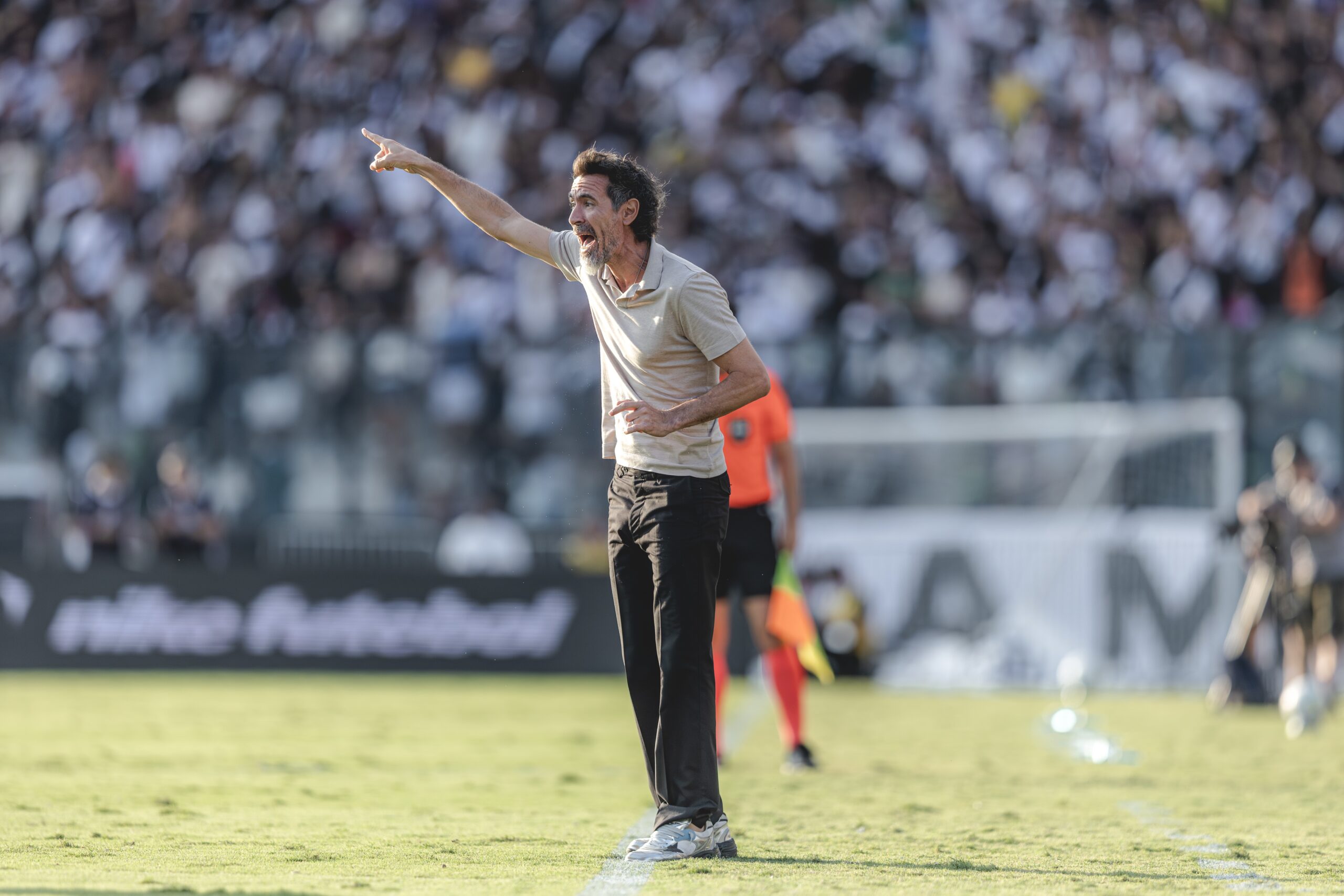 Eduardo Domínguez reforça pedido por contratações no Atlético-MG: “Precisamos de bons jogadores”