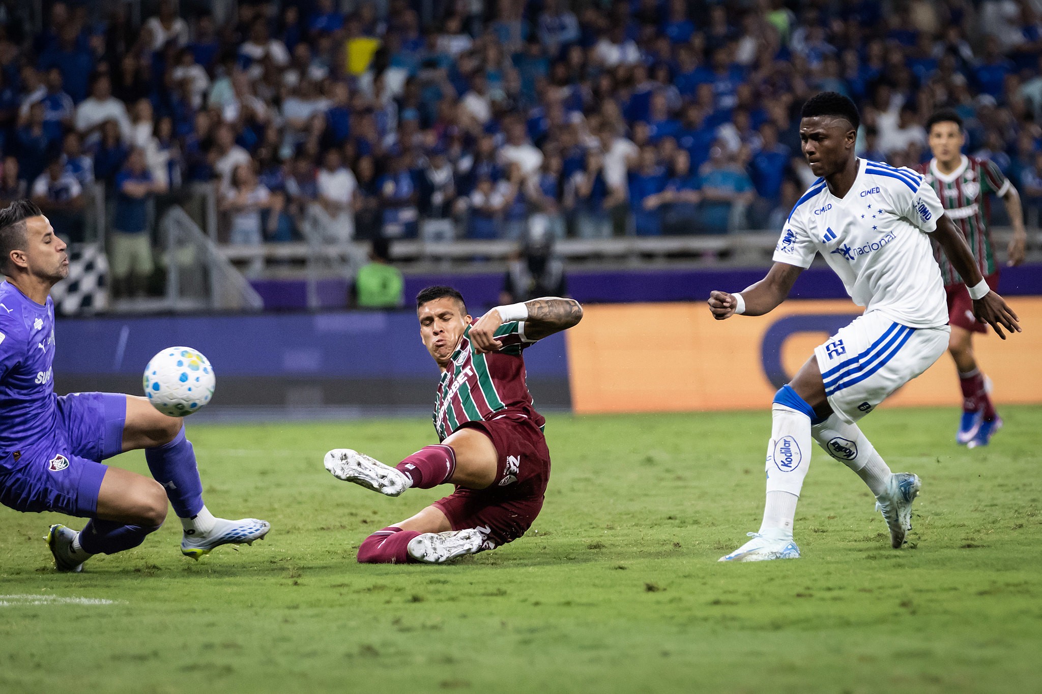 Millán deixa boa impressão na defesa e se candidata a vaga no Fluminense: “Somou para a equipe”